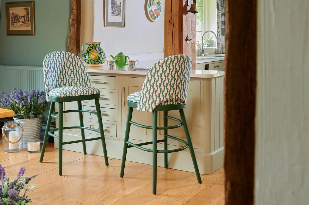Барні стільці для кухні