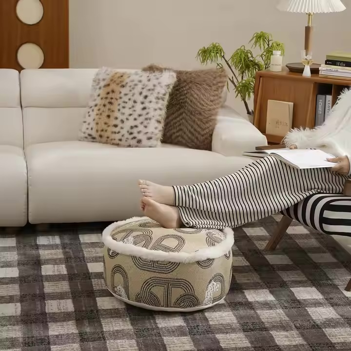 Переваги пуфів в інтер'єрі